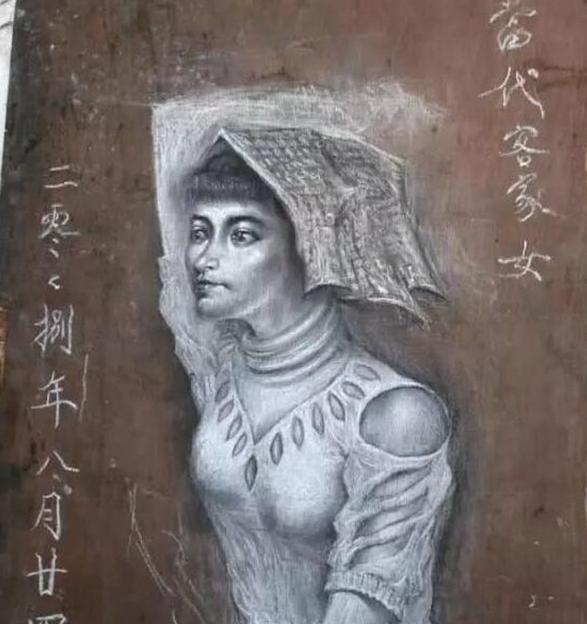 江西老汉沉迷画画40年 妻离子散 专家 作品一般 没资格进美协 资讯咖