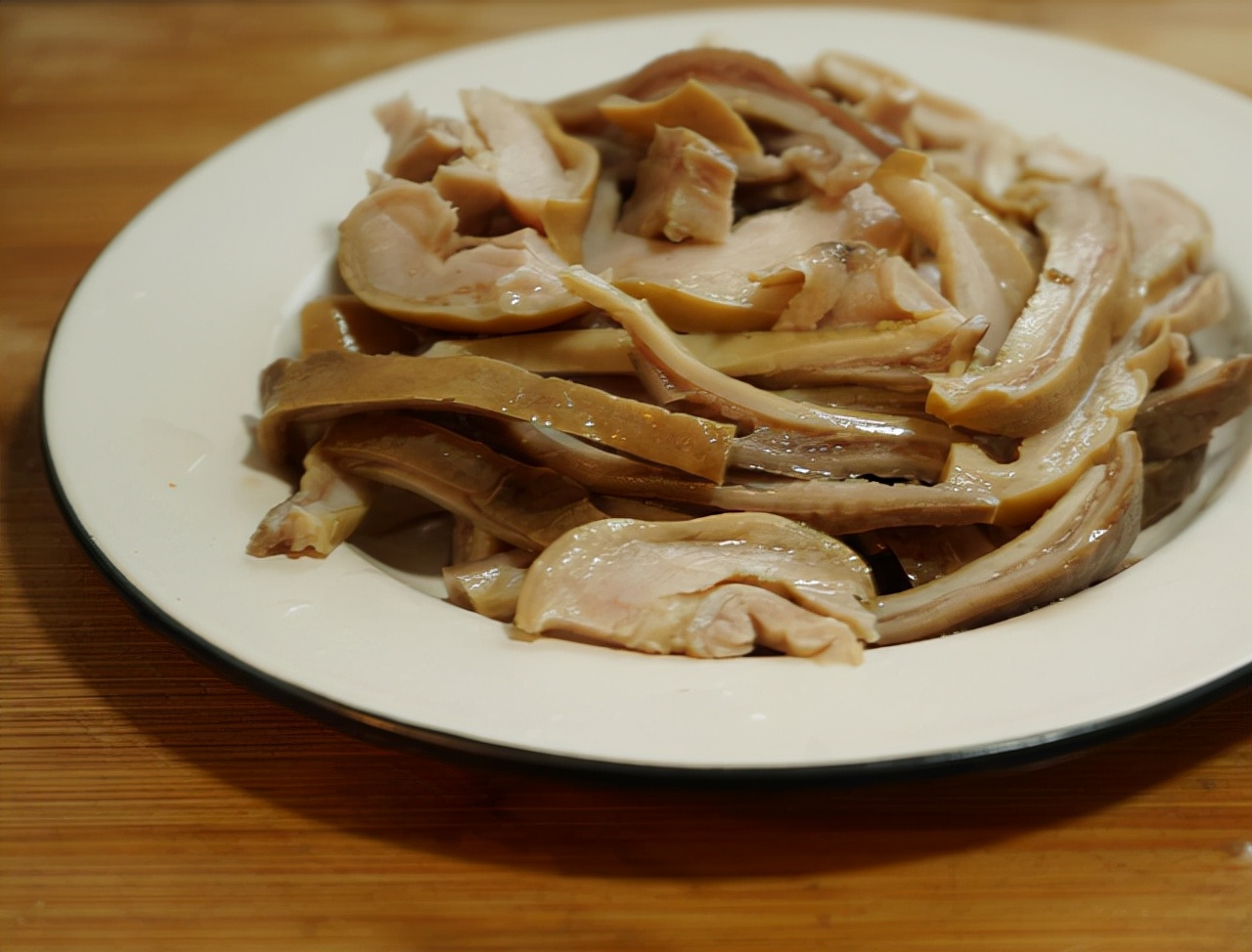 As the saying goes What does "ten medicines for a pork belly" mean