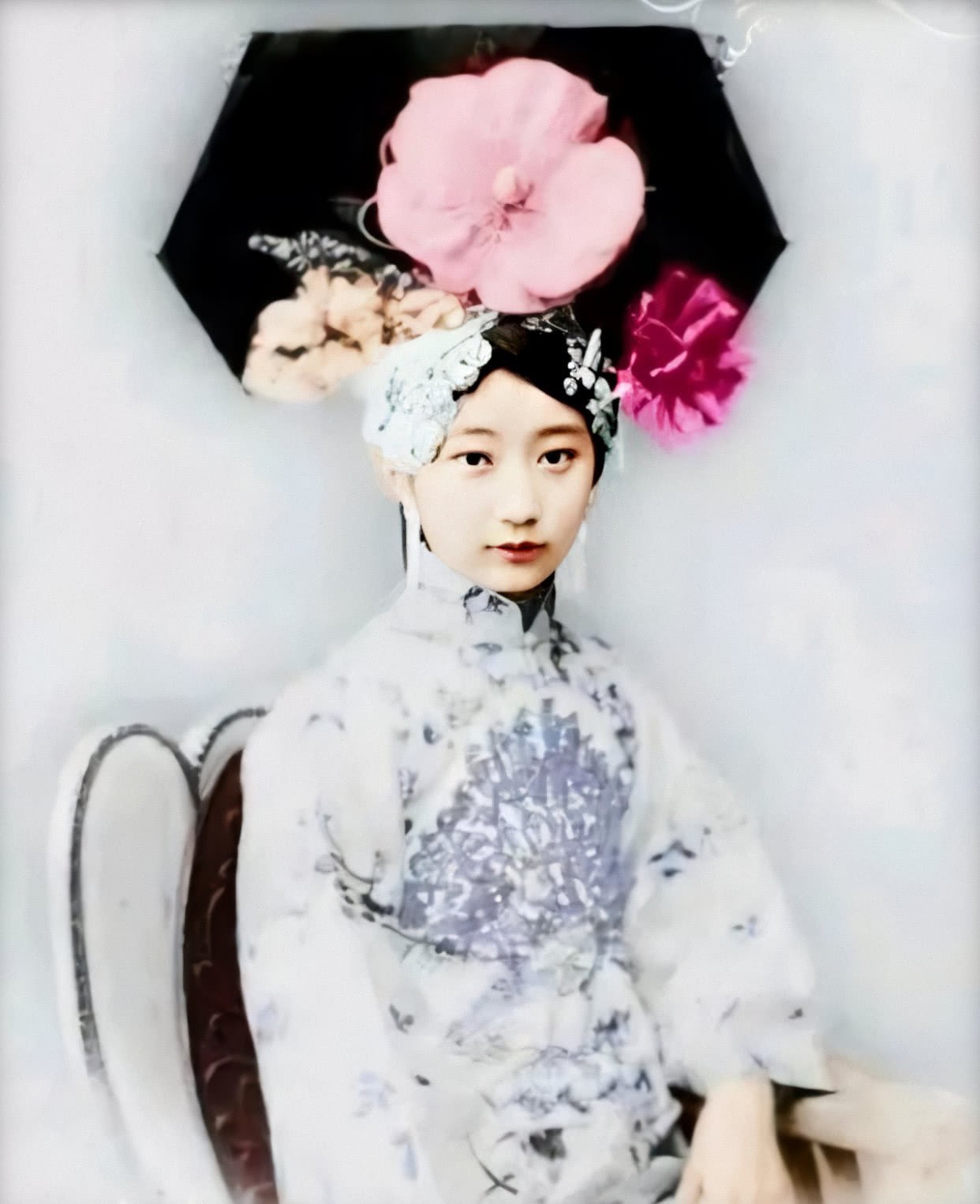 Li Shuxian: After 7 days of marrying the last emperor, she slapped him ...