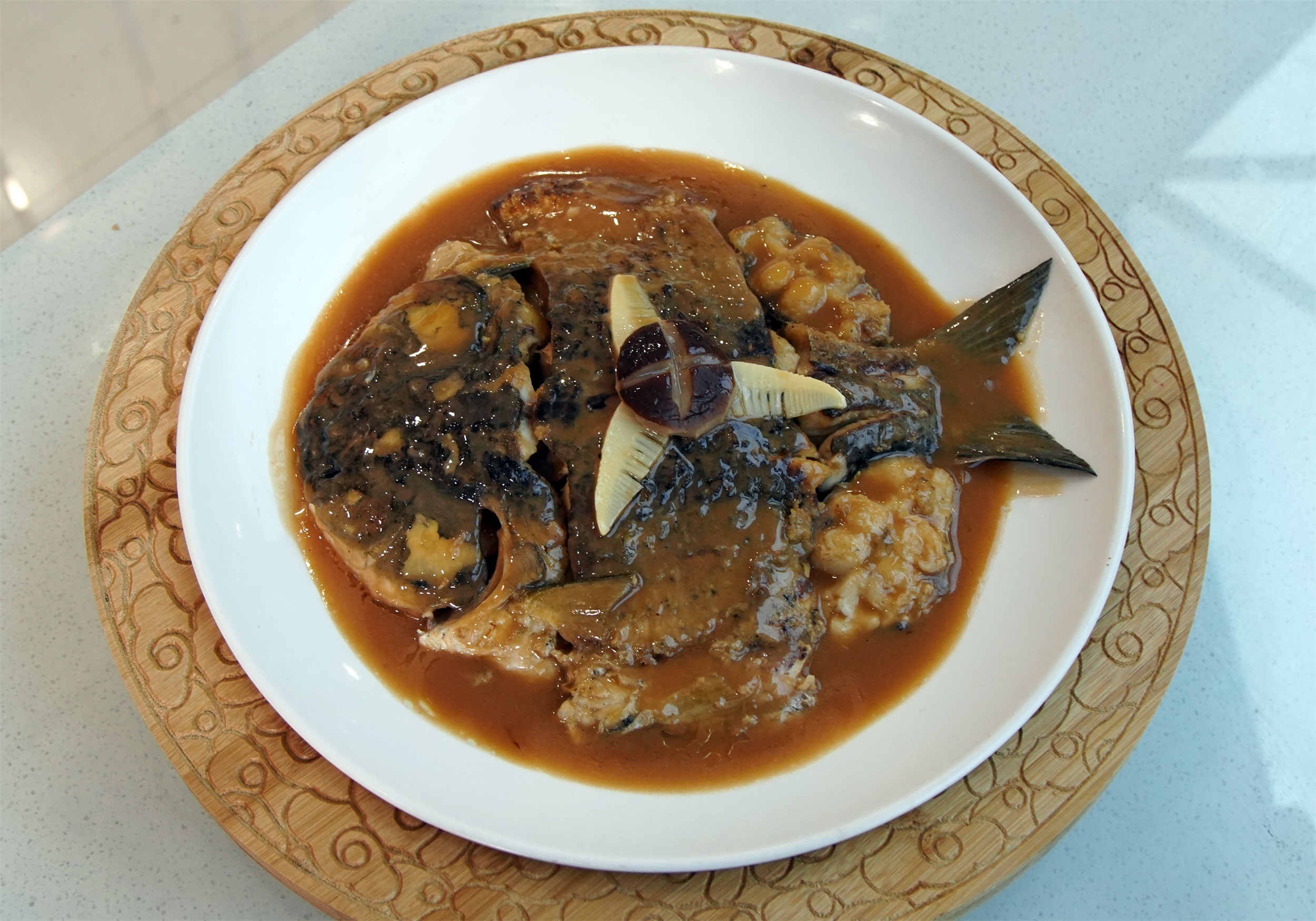 Henan cuisine specialties fried grilled mackerel head and tail iMedia