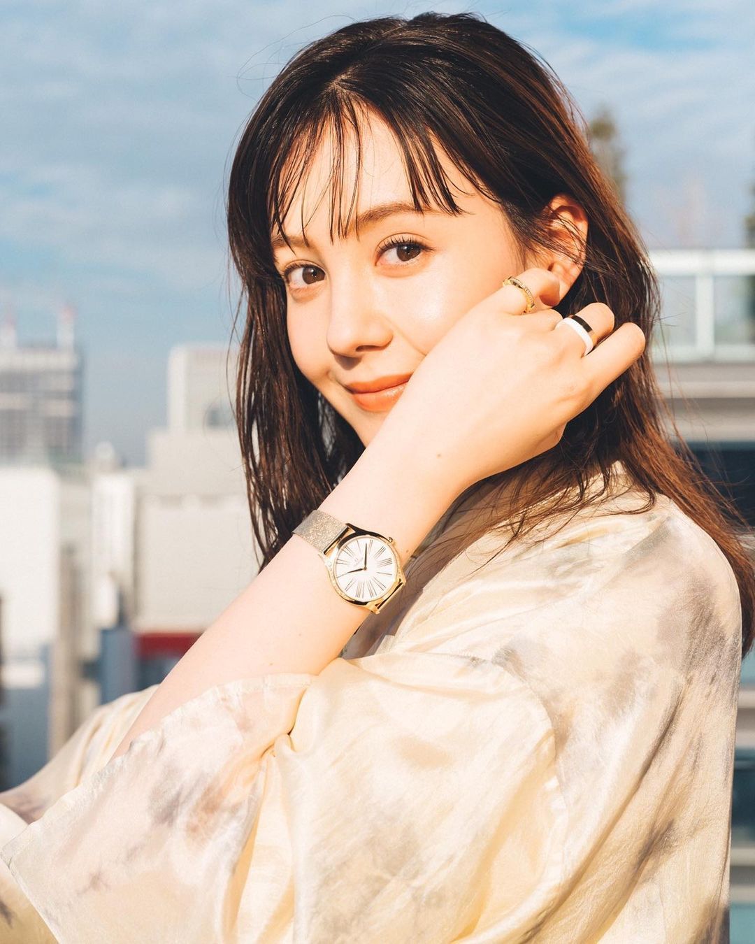 GermanJapanese mixed blood tender model with big eyes and white skin iMedia