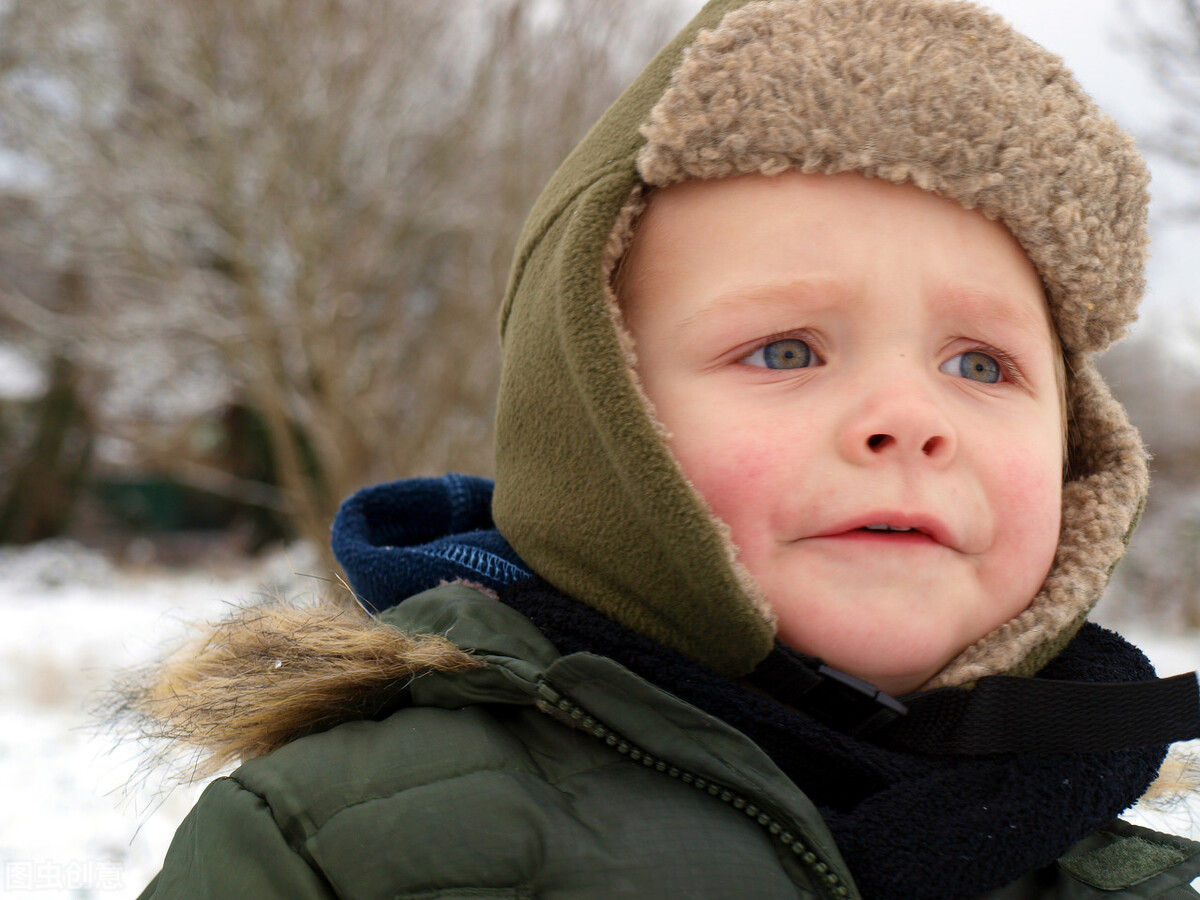 The child's first cracked lips, peeling and bleeding, just use this