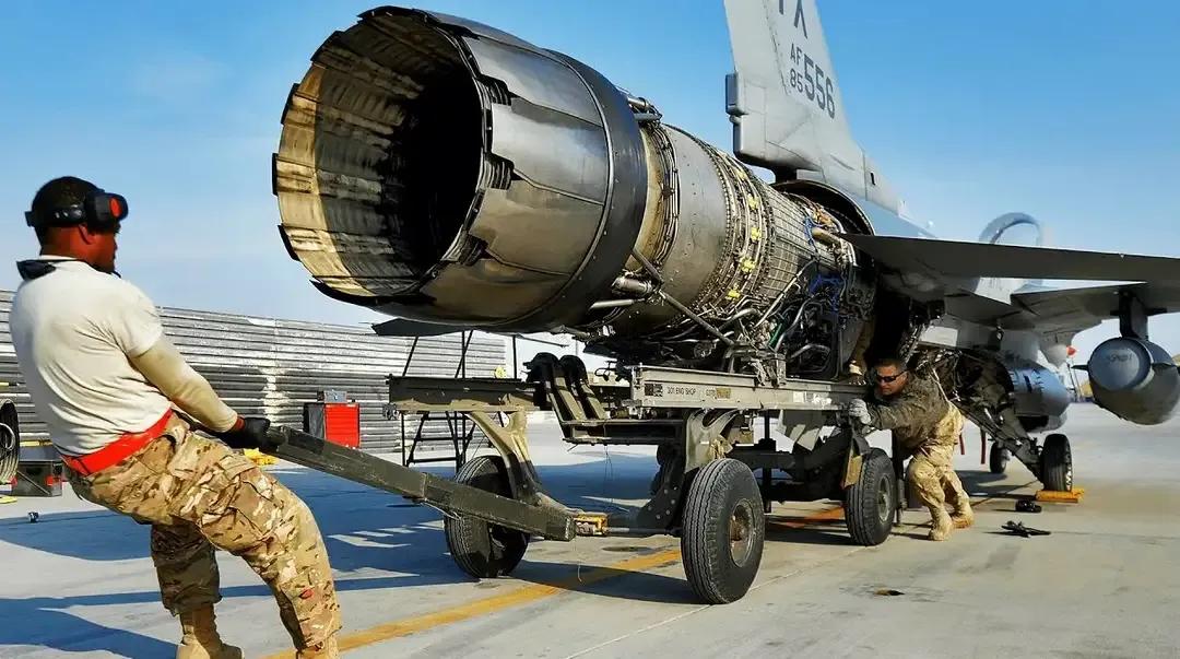 Pratt & Whitney F100-PW-200 turbofan of F-16
