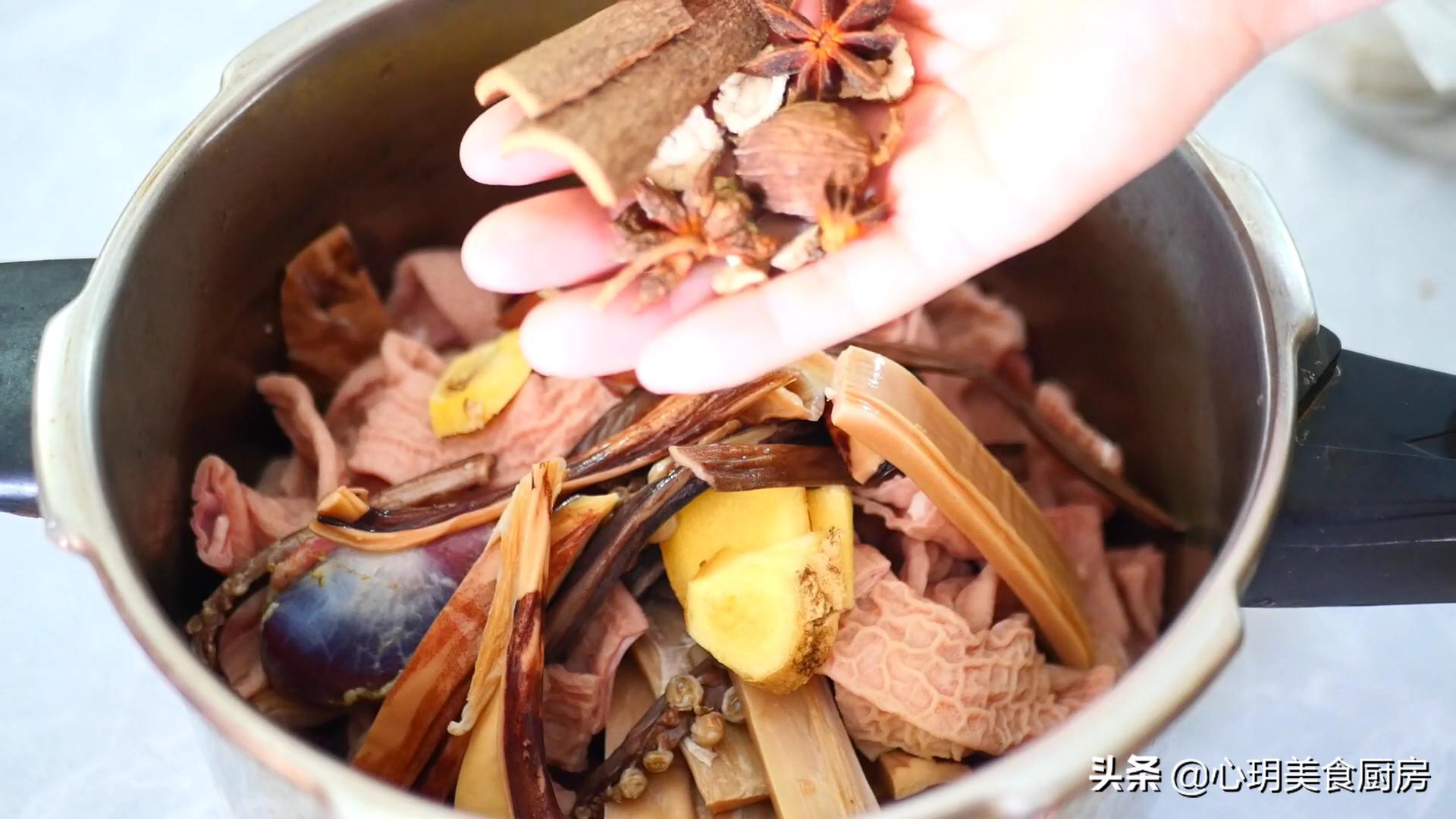 Soak dried squid and cuttlefish, don't just use water, the seaside