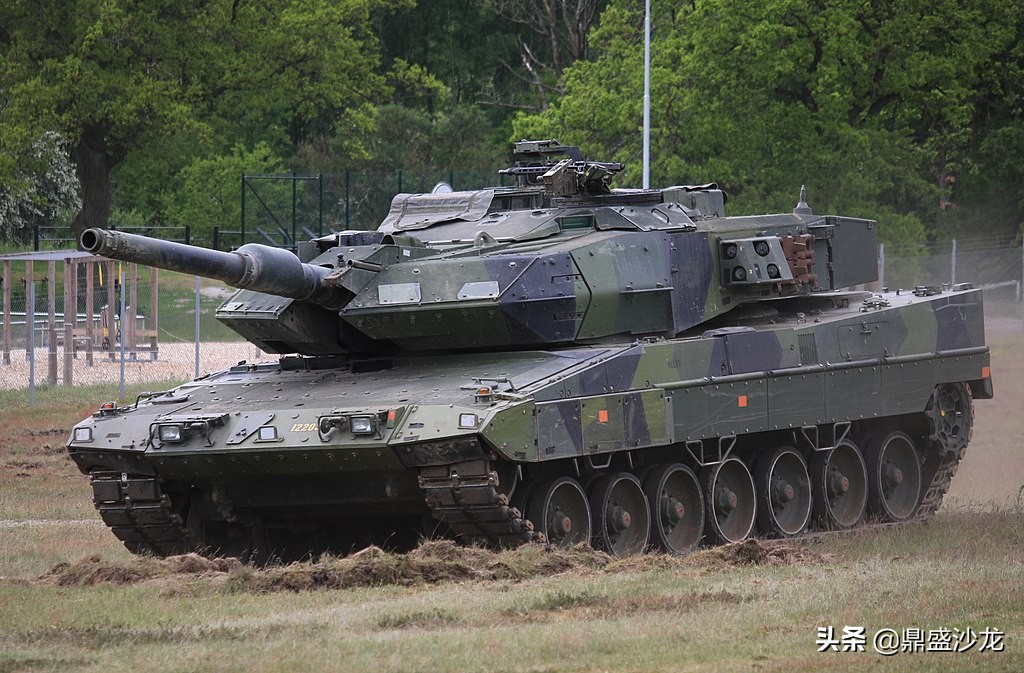 The most widely equipped third-generation main battle tank - Leopard 2 ...