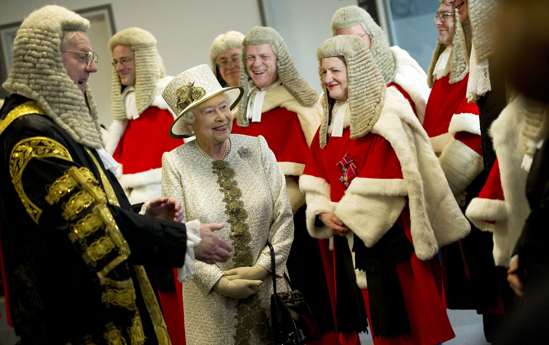 Why do Hong Kong judges and lawyers wear wigs?The truth has a lot to do