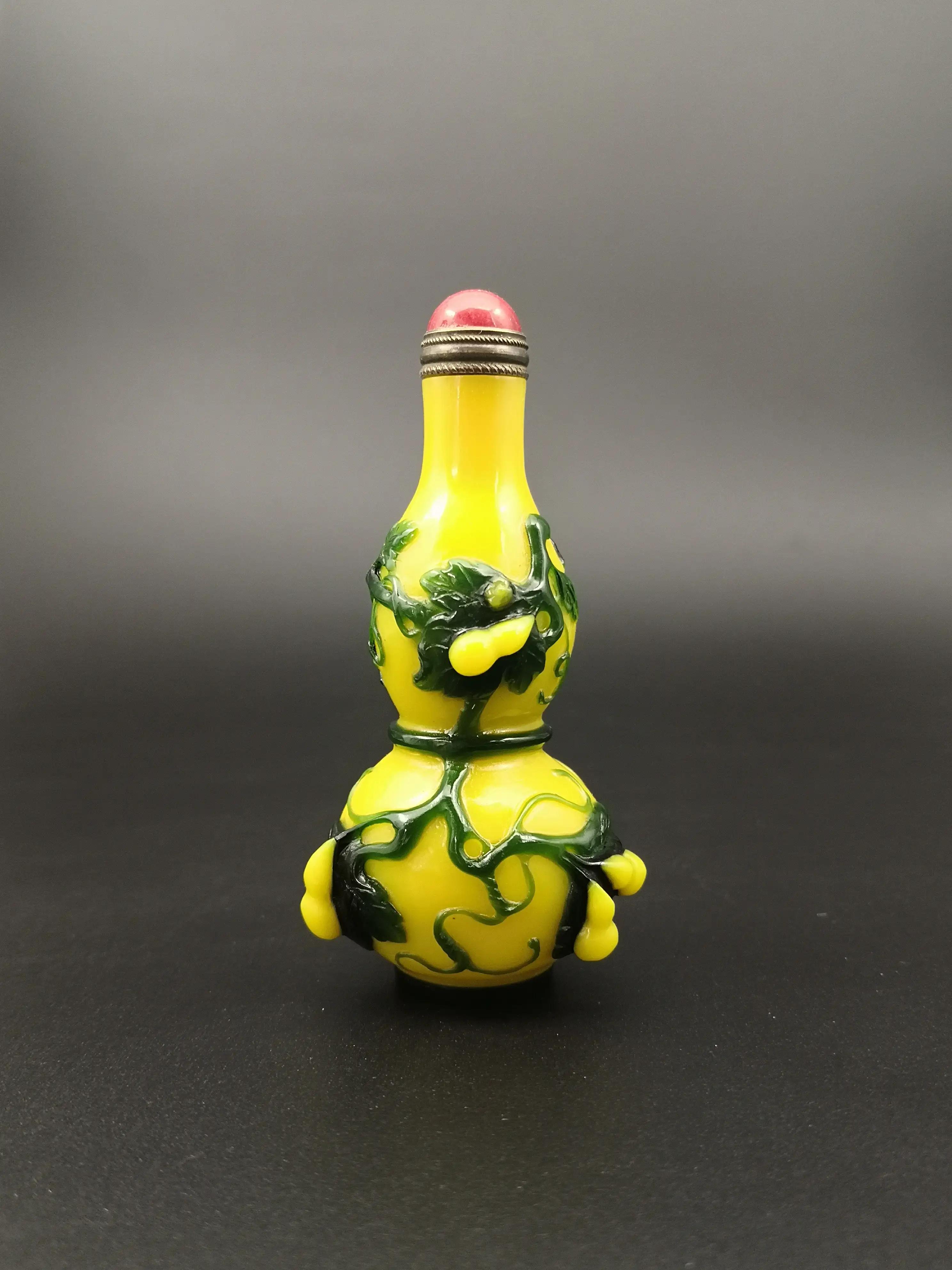 Glass snuff bottle iMedia
