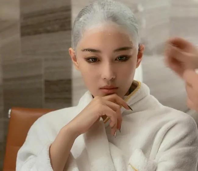 Some of the bald heads of many actresses are like eggs and some are