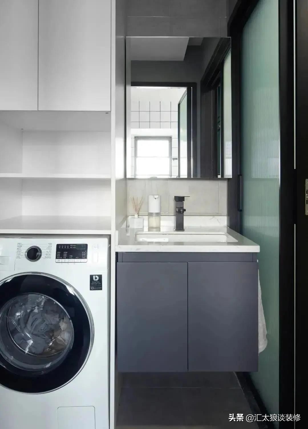 One person, one cat, one room, I dare say, this is the life most girls