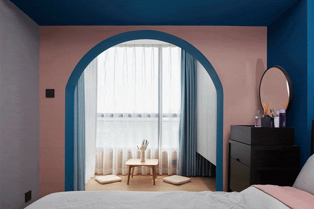 One person, one cat, one room, I dare say, this is the life most girls